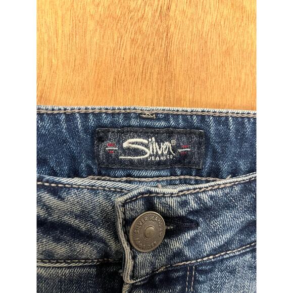 Silver Jeans NWT Women’s Mazy Slim Crop Size W:30 L:25 Embroidered Roses Denim - Picture 9 of 16